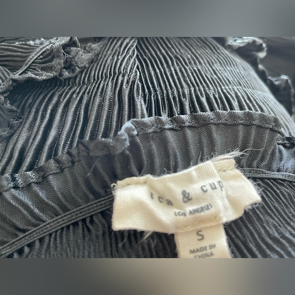 Mendocino Black Off The Shoulder Crop Top - size S - Picture 10 of 11